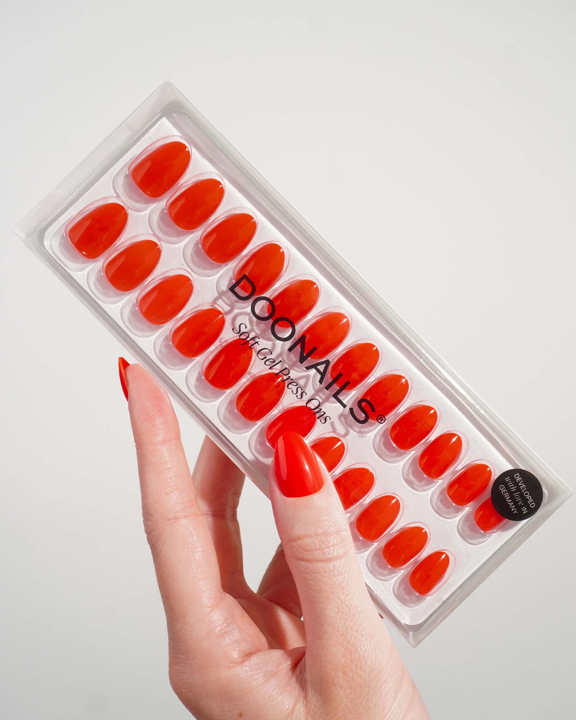 doonails-on-fire-short-round-soft-gel-press-ons image 4