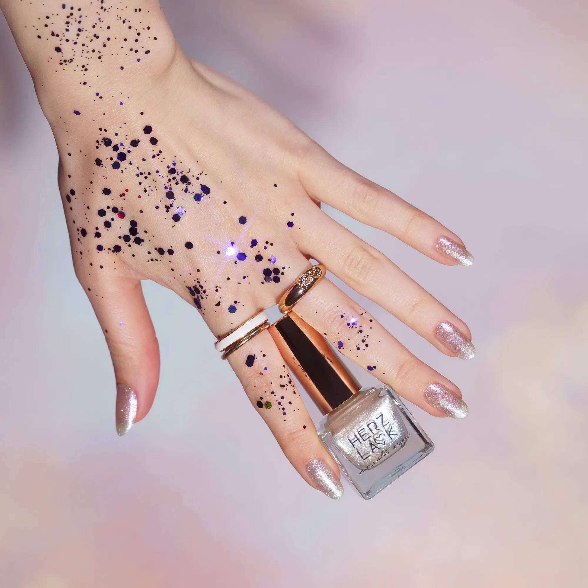 herzlack-zuckerw-lkchen-veganer-nagellack-sheer-wei-duochrome-glitzer-11ml image 8