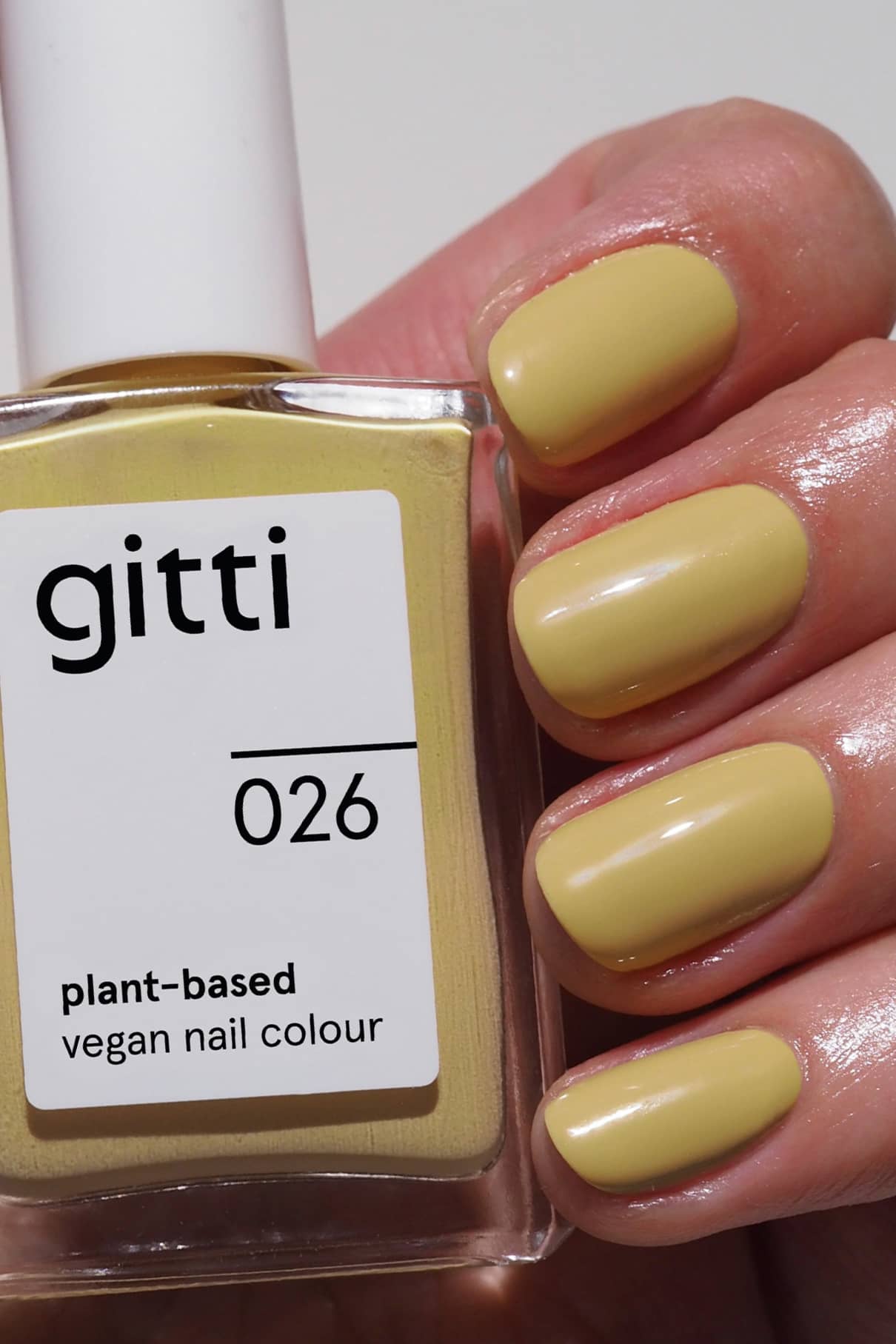gitti-no-026-plant-based-nagellack-pastellgelb-mit-gr-n-touch image 2