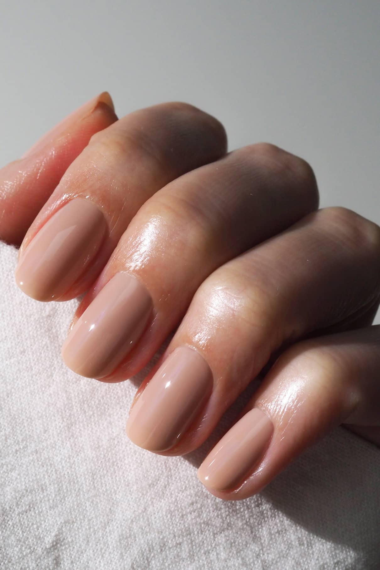 gitti-no-001-plant-based-nagellack-helles-beige-glanz image 5