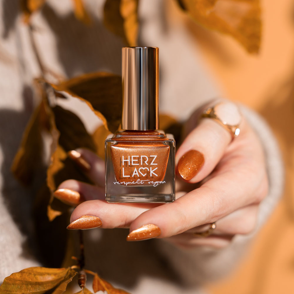 herzlack-ein-tag-im-oktober-nagellack-oktobergold-rotgold-metallic image 6