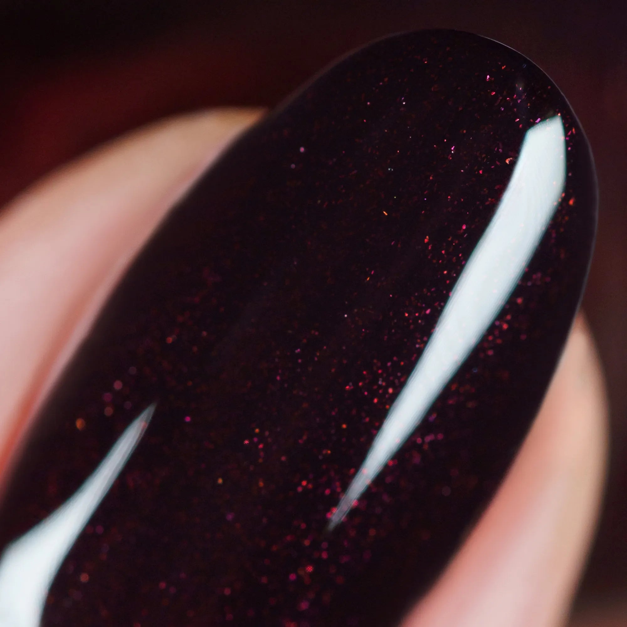 herzlack-luzifer-veganer-nagellack-tiefschwarz-mit-rotem-glitzerschimmer-11ml image 3