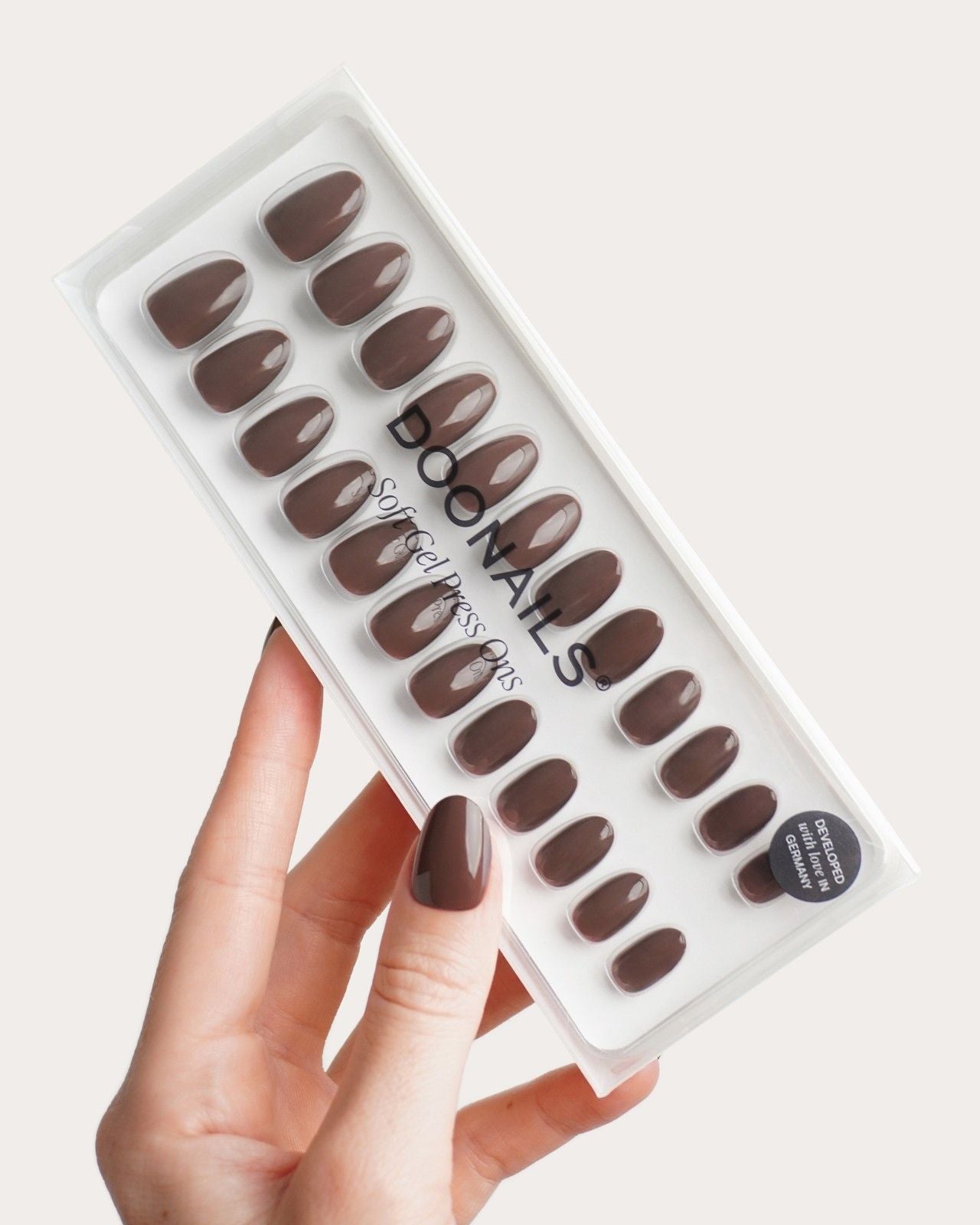 doonails-caf-noir-short-round-soft-gel-press-ons-grau-braun image 3