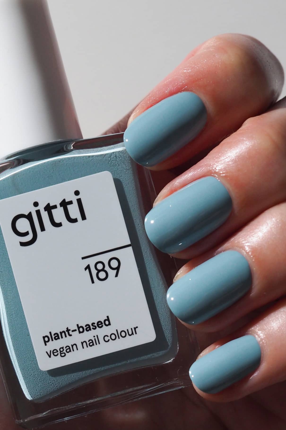 gitti-no-189-plant-based-nagellack-gedecktes-blau image 2