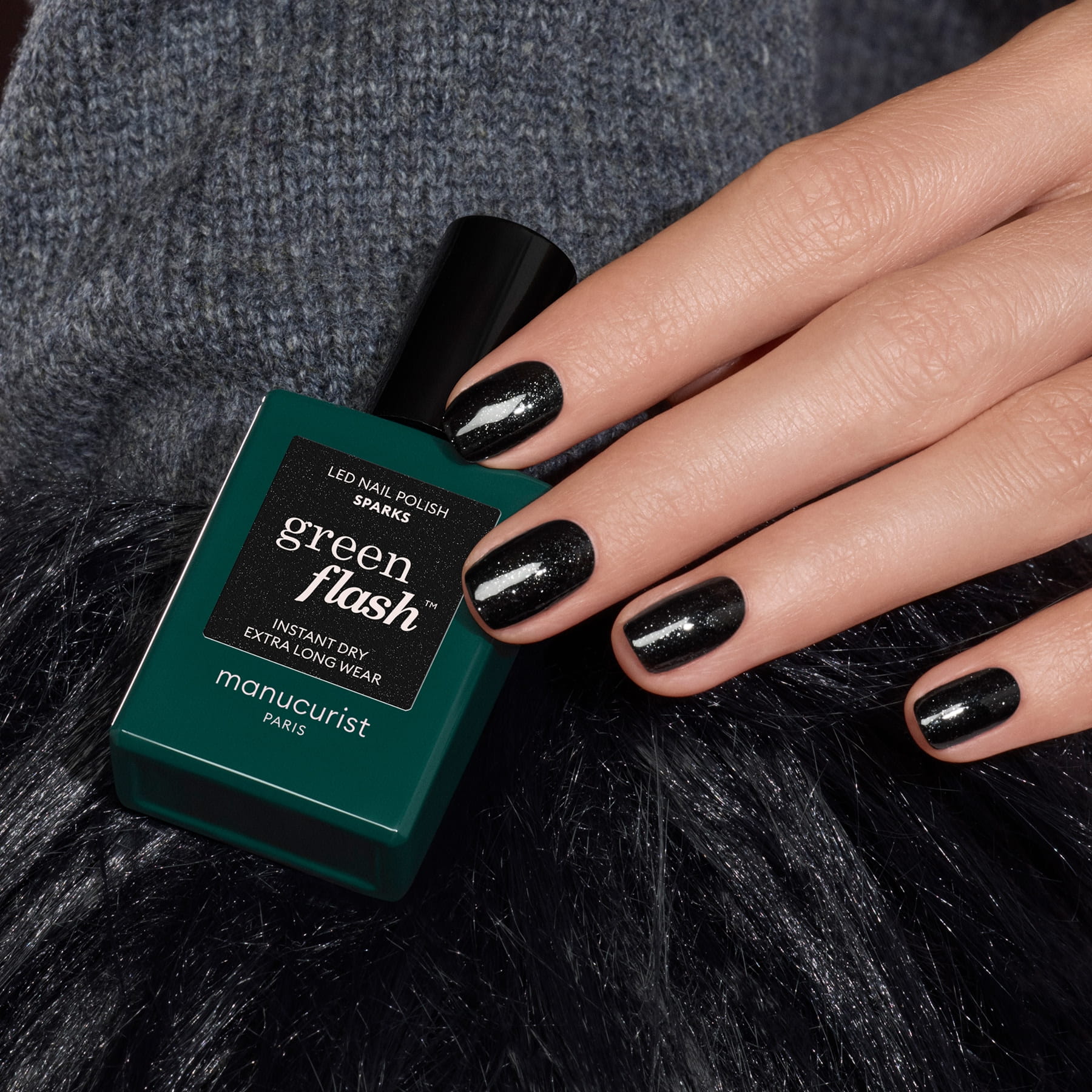 manucurist-green-flash-sparks-shellac-nagellack-intensiv-schwarz-glitzer image 4