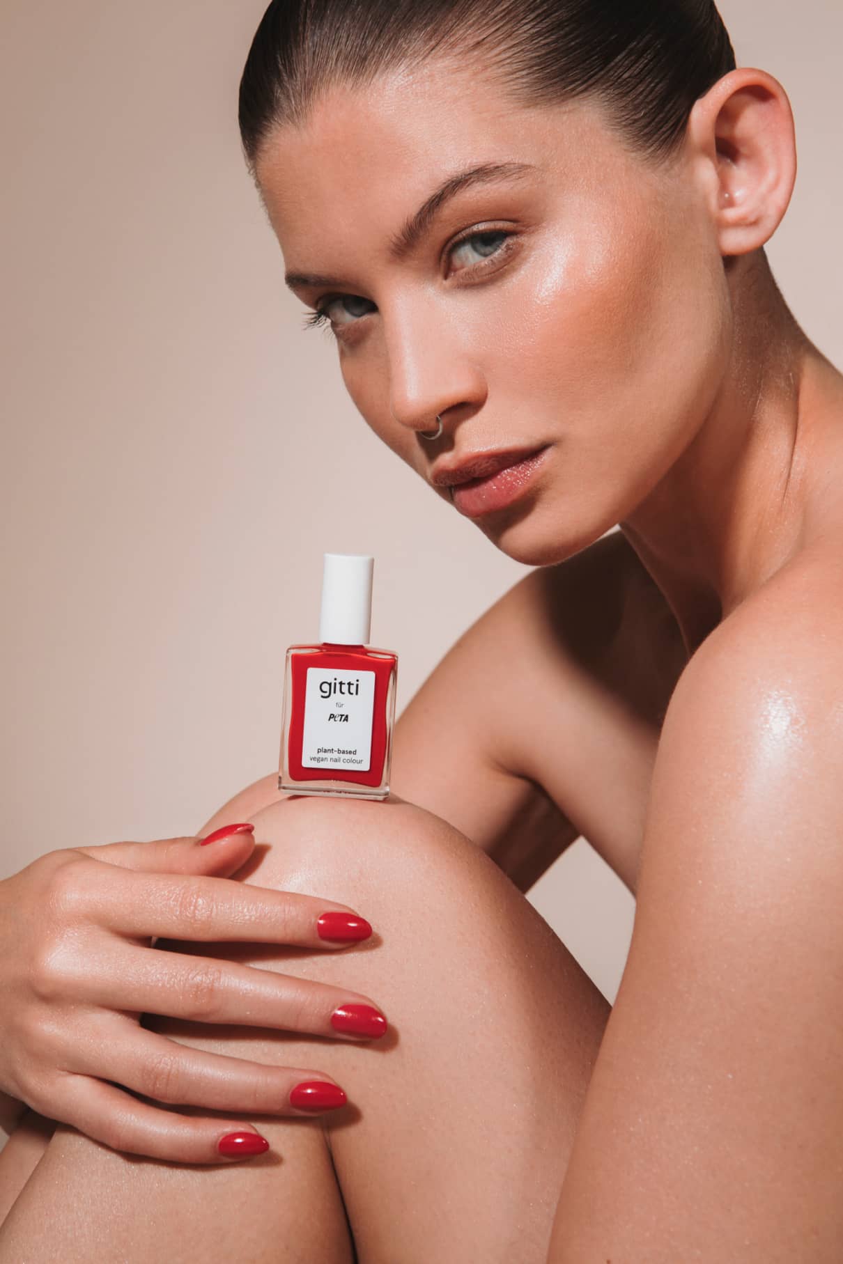 gitti-x-peta-nagellack-leuchtendes-warmes-rot-mit-orange image 6