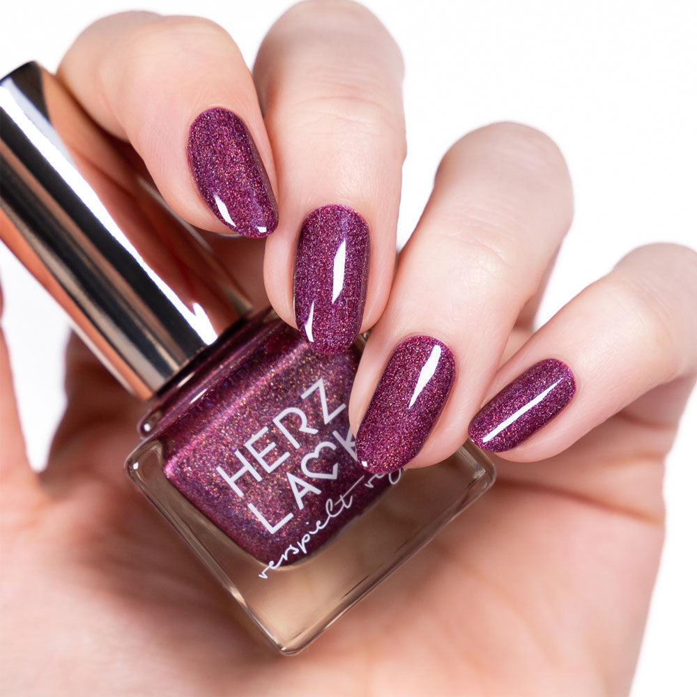 herzlack-holobeerchen-veganer-nagellack-violett-beere-linear-holo-11-ml image 2