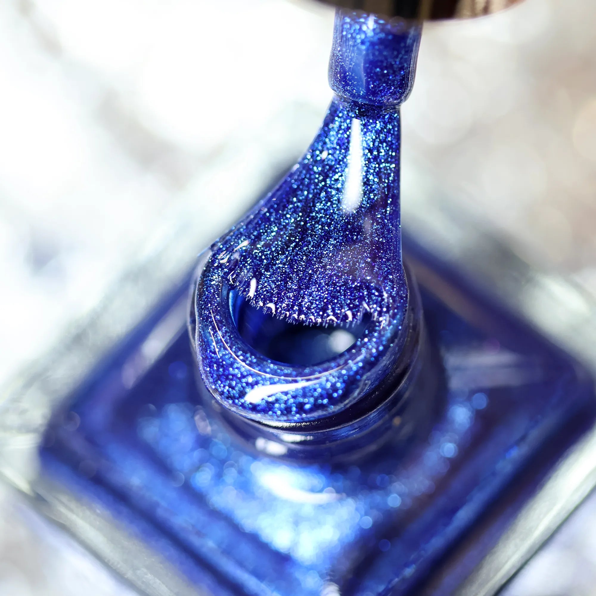 herzlack-midnight-metallic-veganer-nagellack-dunkelblau-metallic-aus-metallic-sp image 5
