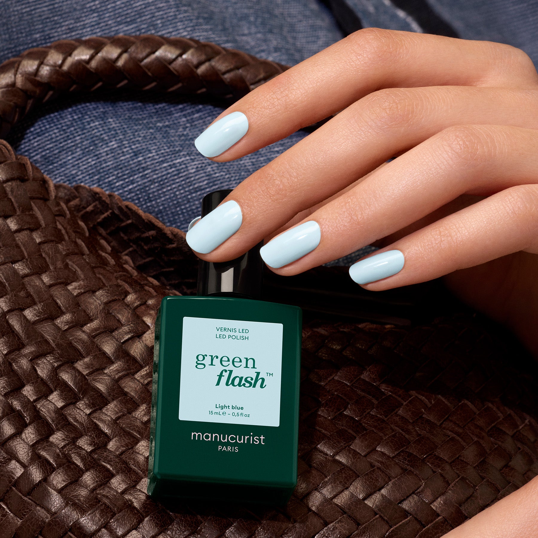 manucurist-green-flash-light-blue-semi-permanenter-nagellack-pastellblau image 3
