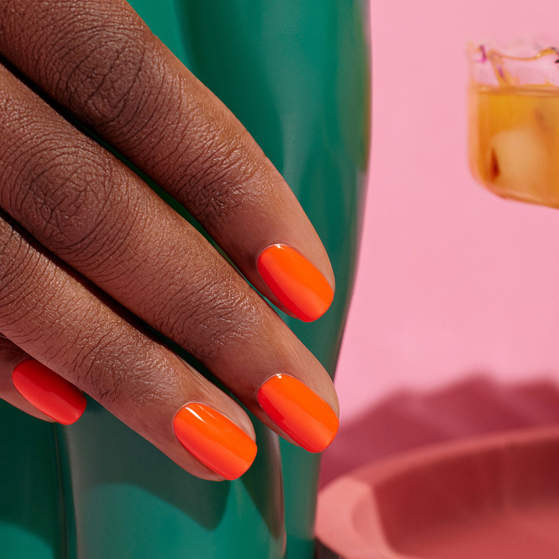 manucurist-green-sunset-orangefarbener-nagellack-warmes-zitrus-orange image 2