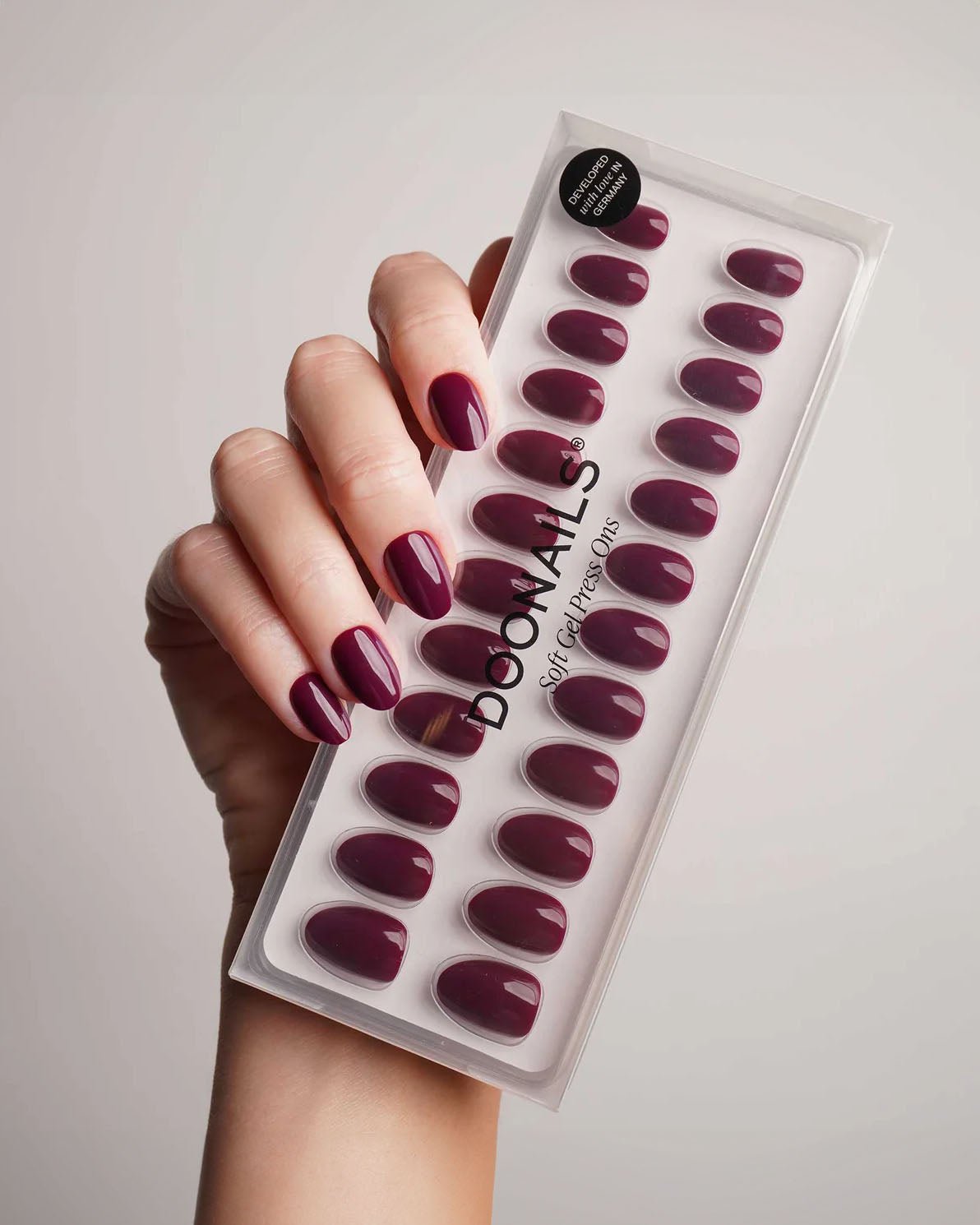 doonails-into-you-short-round-soft-gel-press-ons-dunkler-beerenton image 4