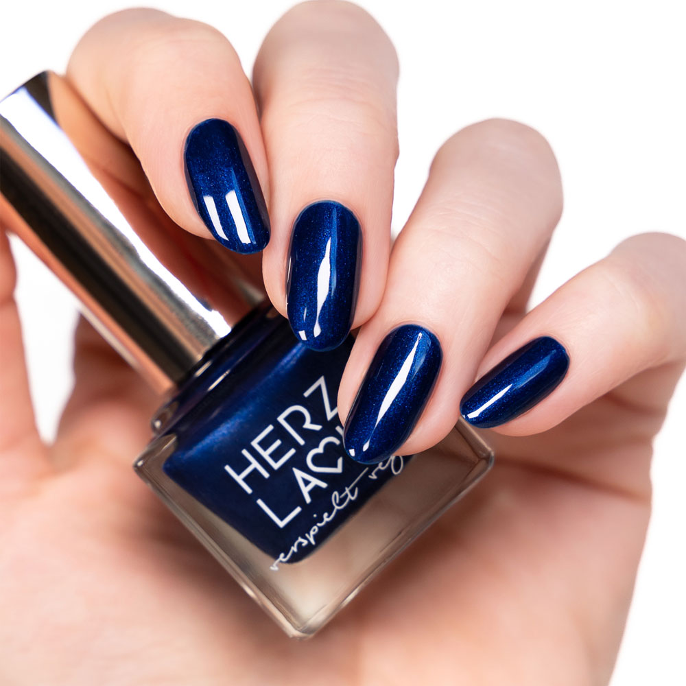 herzlack-royal-blau-veganer-nagellack-viva-las-vegas-schimmer image 2