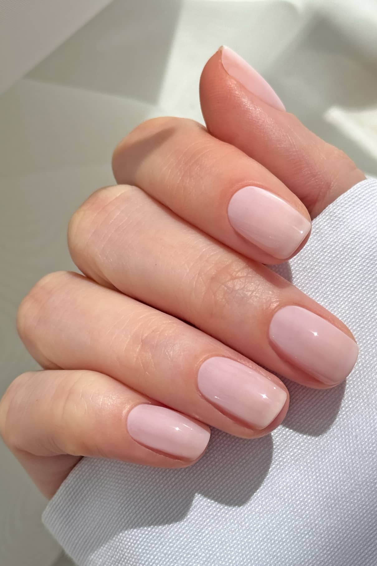 gitti-no-003-pflanzlich-basierter-nagellack-zart-rosa-gl-nzend image 3