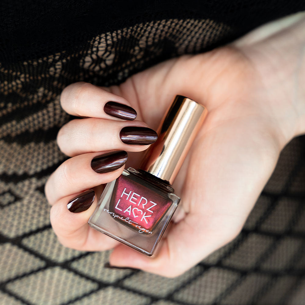 herzlack-spuktakul-r-nagellack-frau-frankenstein-schwarzrot-schimmer image 7