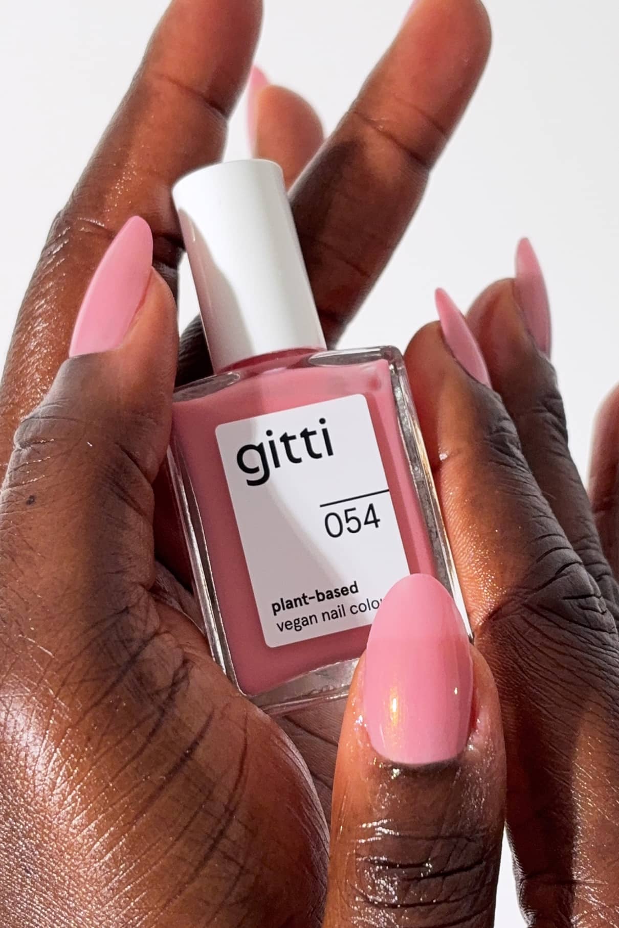 gitti-no-054-plant-based-nail-polish-strawberry-pink-schimmer image 7