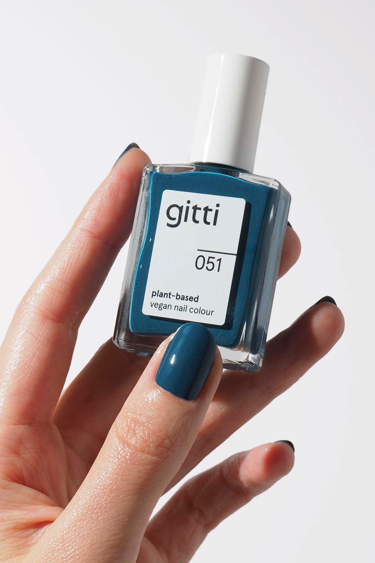 gitti-no-051-plant-based-nagellack-dunkelgr-n-blau image 5