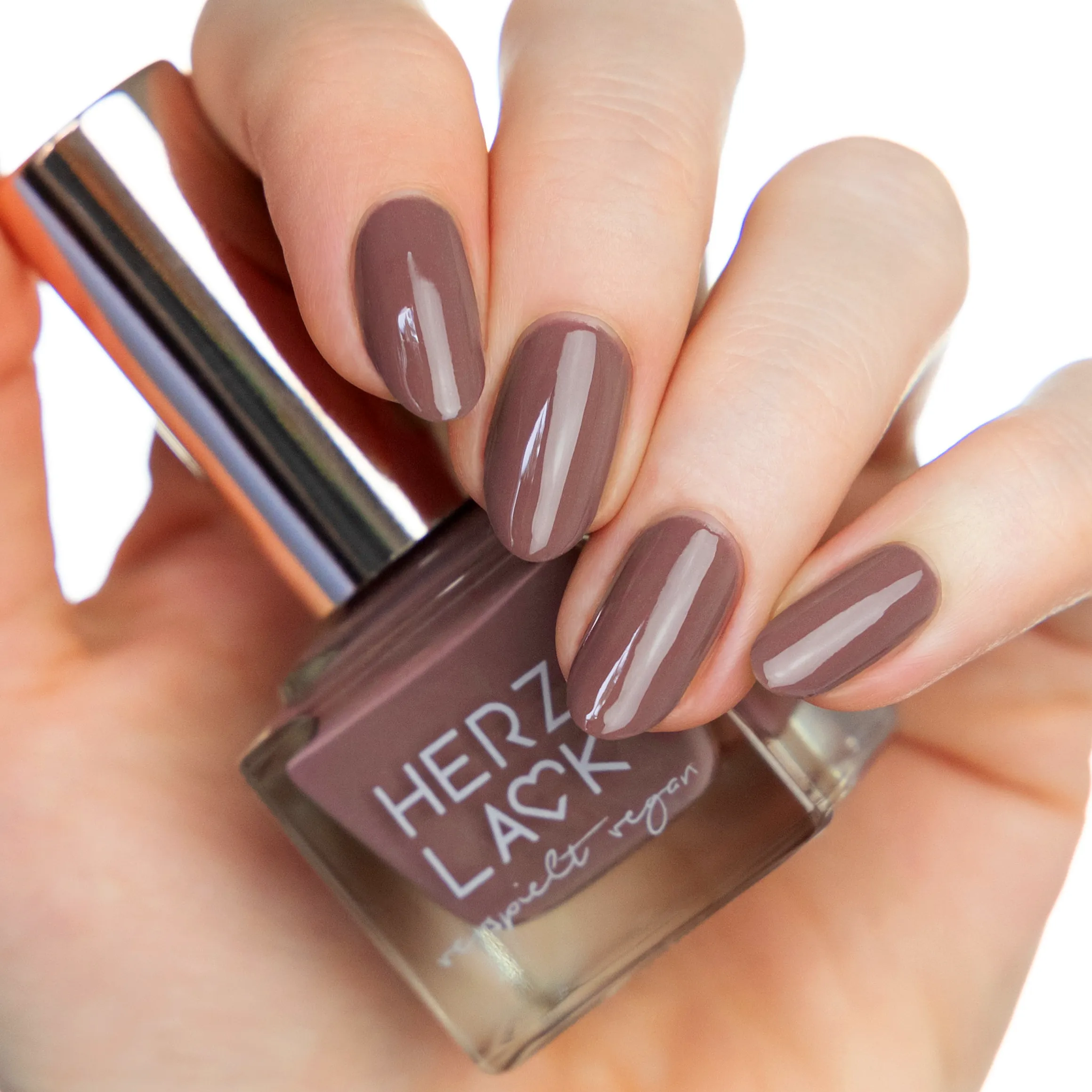 herzlack-taupe-one-coater-veganer-nagellack-hochdeckendes-braun-ohne-effekt image 2