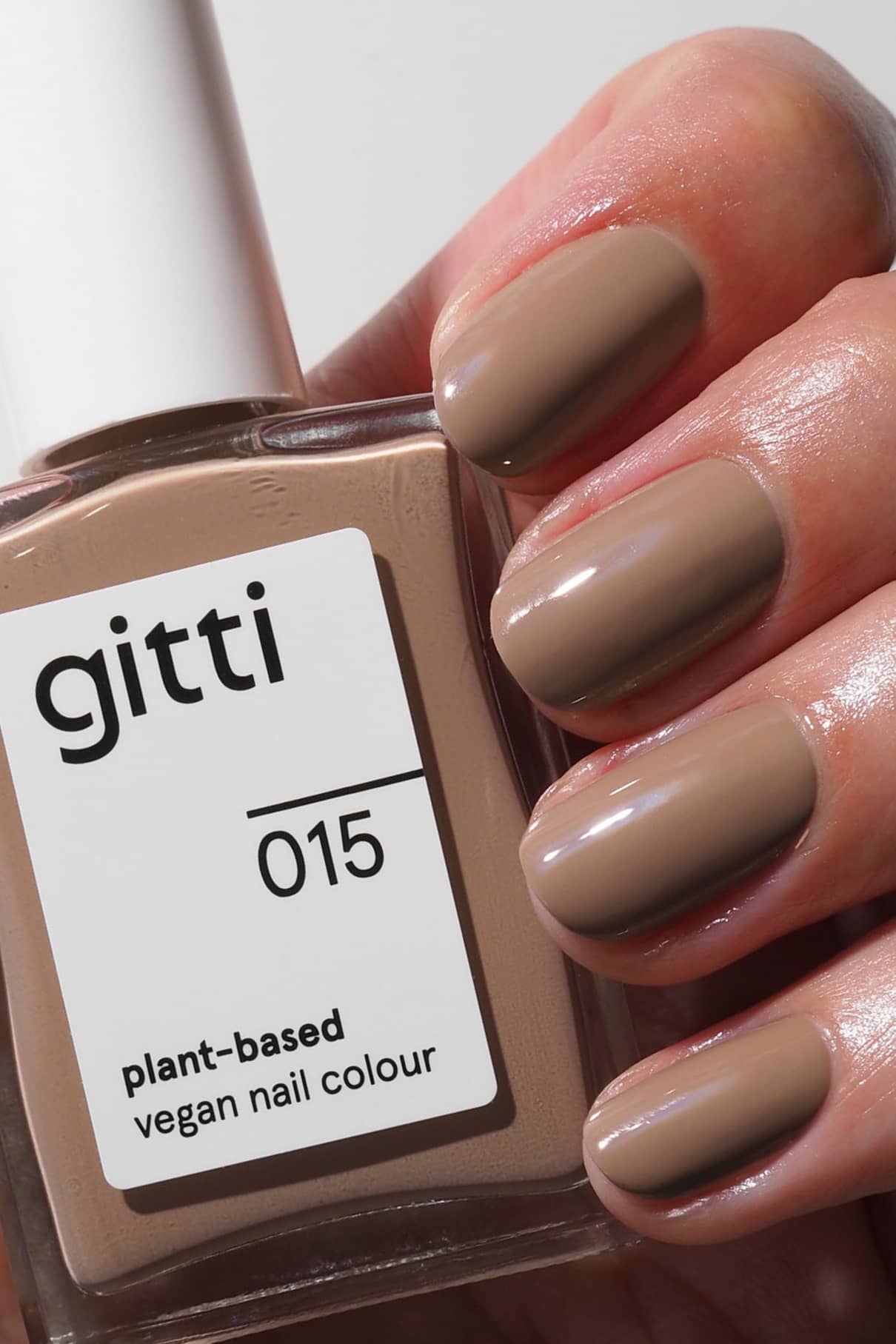 gitti-no-015-plant-based-nagellack-dunkles-beige image 2