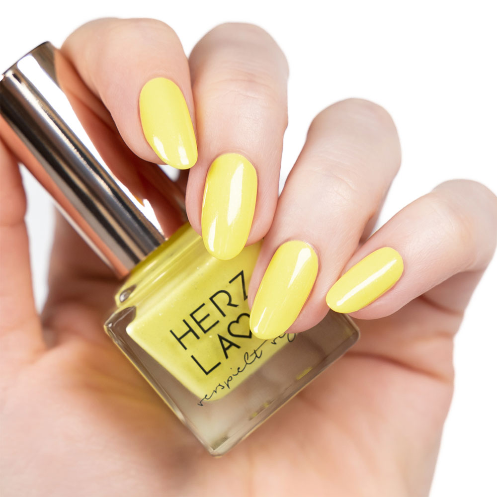 herzlack-sonnendurst-fr-hlingserwachen-veganer-nagellack-pastellgelb-mit-gold-sc image 2