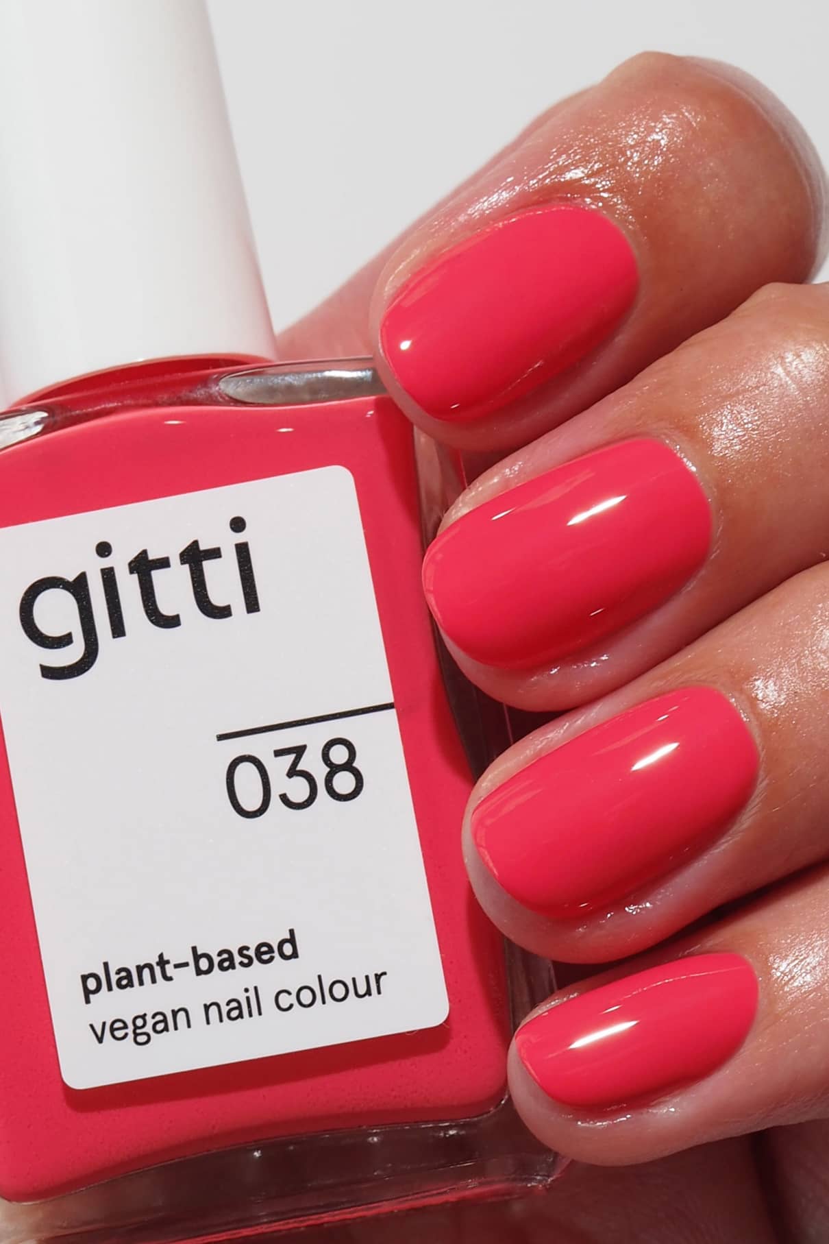 gitti-no-038-plant-based-nagellack-korallrot image 2