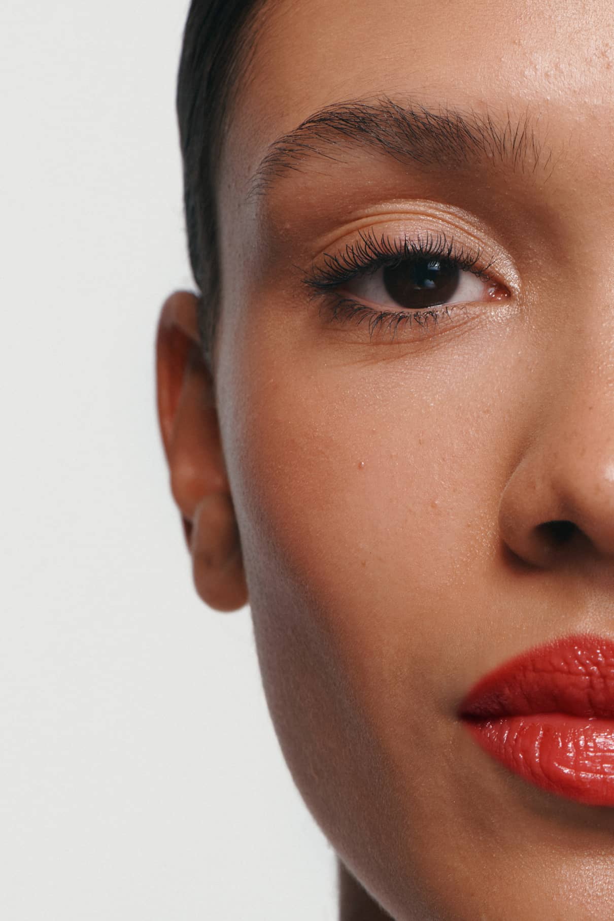 gitti-lip-glaze-no-02-lippen-l-gloss-hybrid-leuchtendes-rot image 3