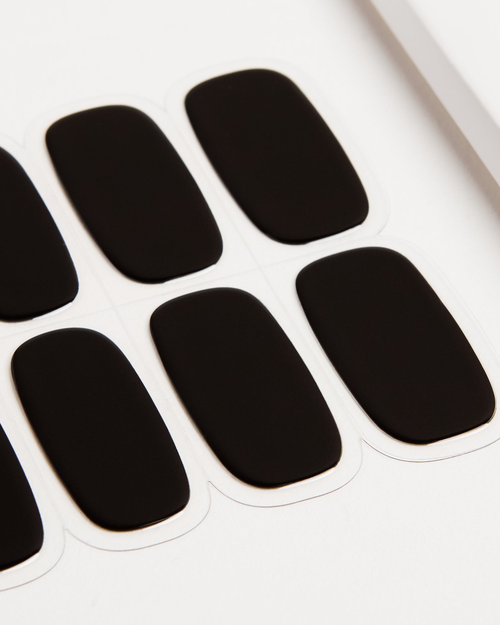 doonails-dark-dream-uv-gel-strips image 5