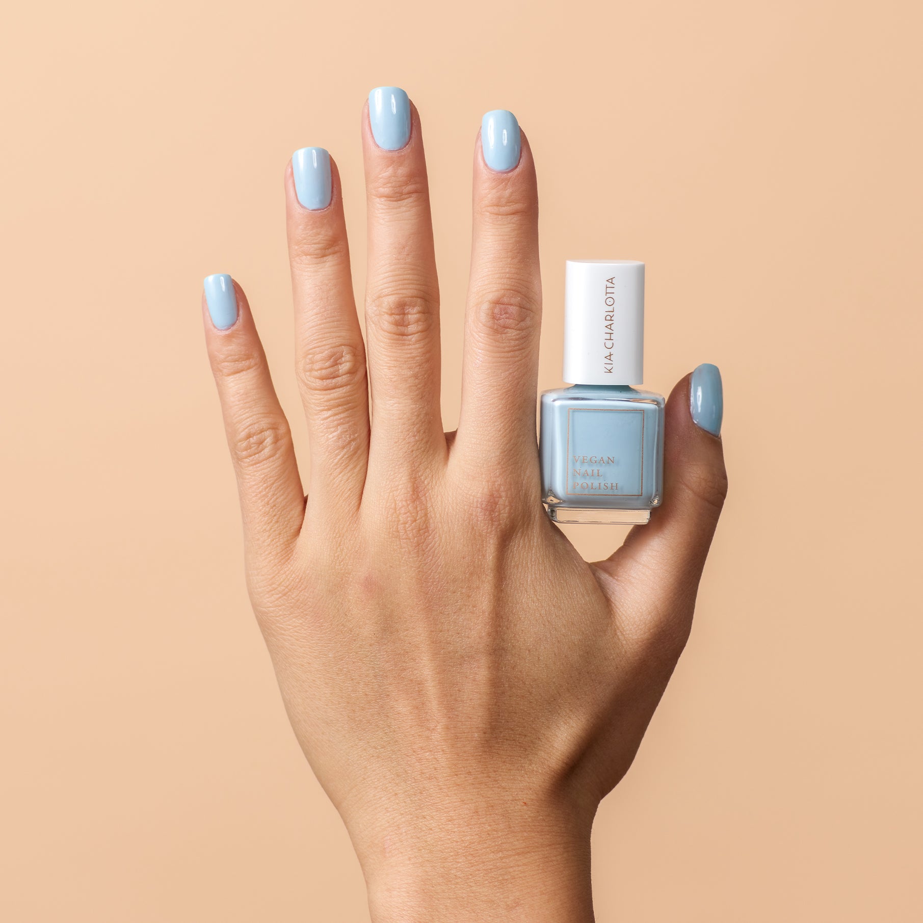 kia-charlotta-nagellack-ocean-breeze-hellblau-pastell image 2