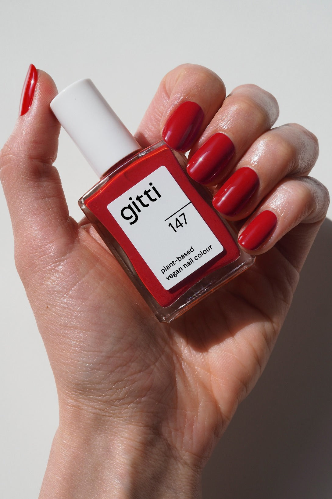 gitti-no-147-plant-based-nagellack-klassisches-rot image 5