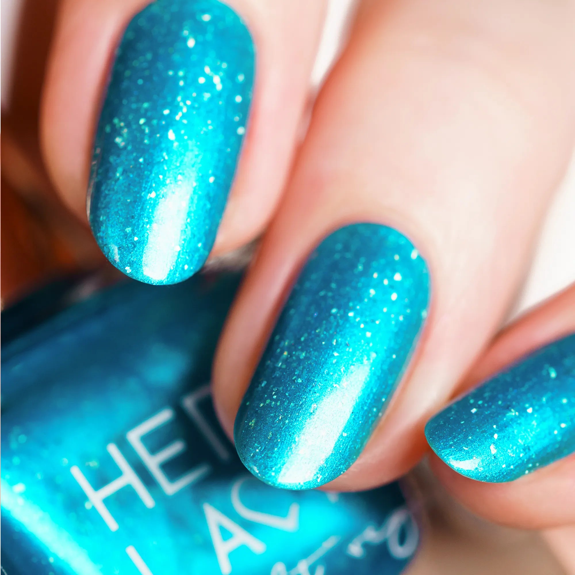herzlack-blaue-lagune-veganer-nagellack-t-rkisblau-mit-holo-flakies-und-blau-t-r image 3
