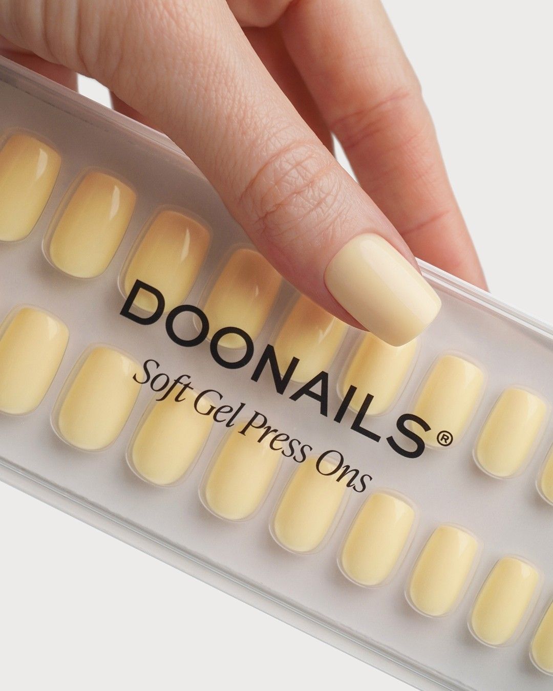 doonails-butter-yellow-soft-gel-press-ons-short-square-pastellgelb image 5