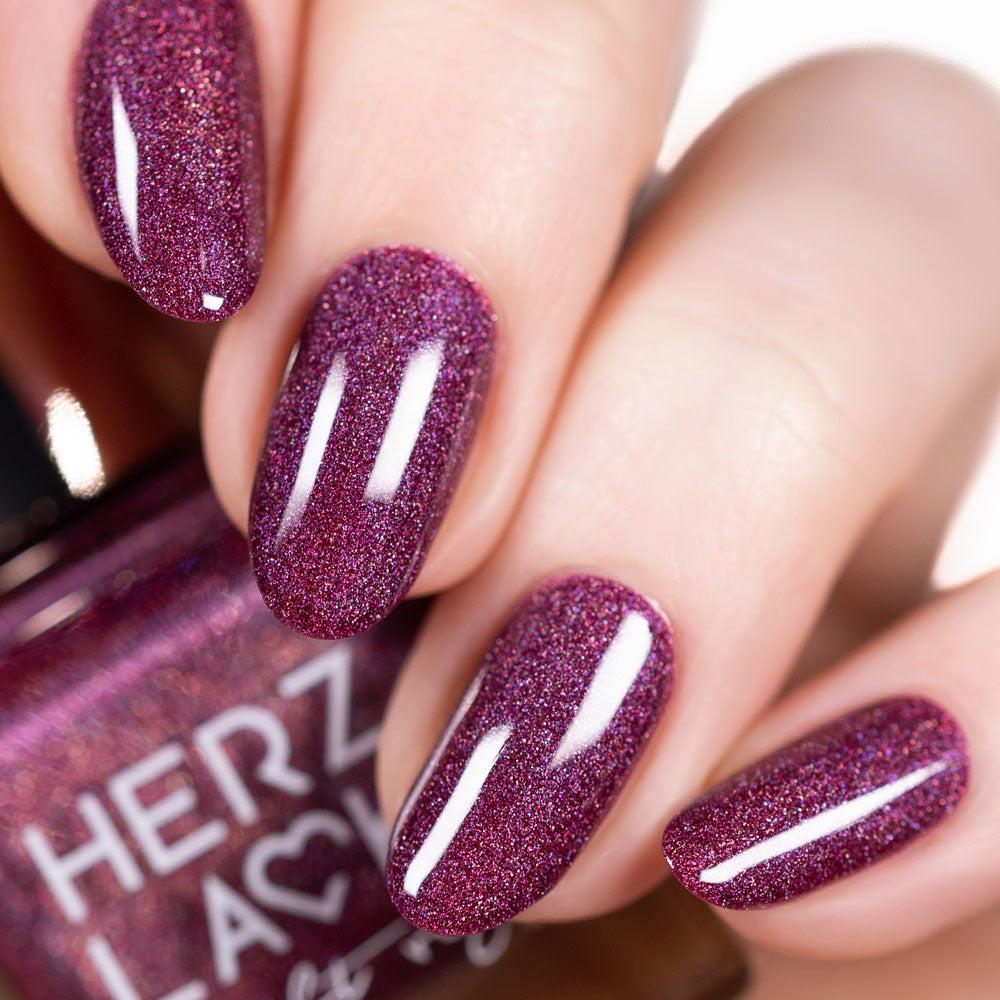 herzlack-holobeerchen-veganer-nagellack-violett-beere-linear-holo-11-ml image 3