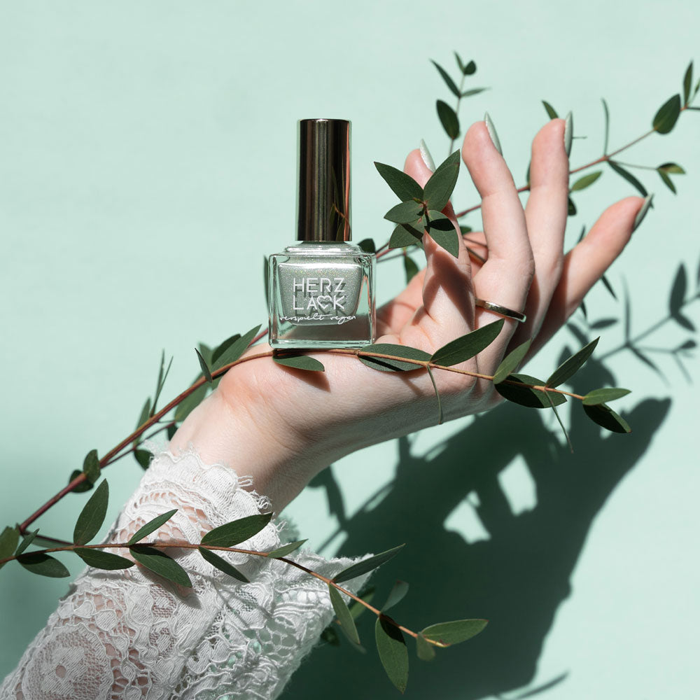 herzlack-brautalyptus-veganer-nagellack-hellgr-n-eukalyptus-holo-11-ml image 6