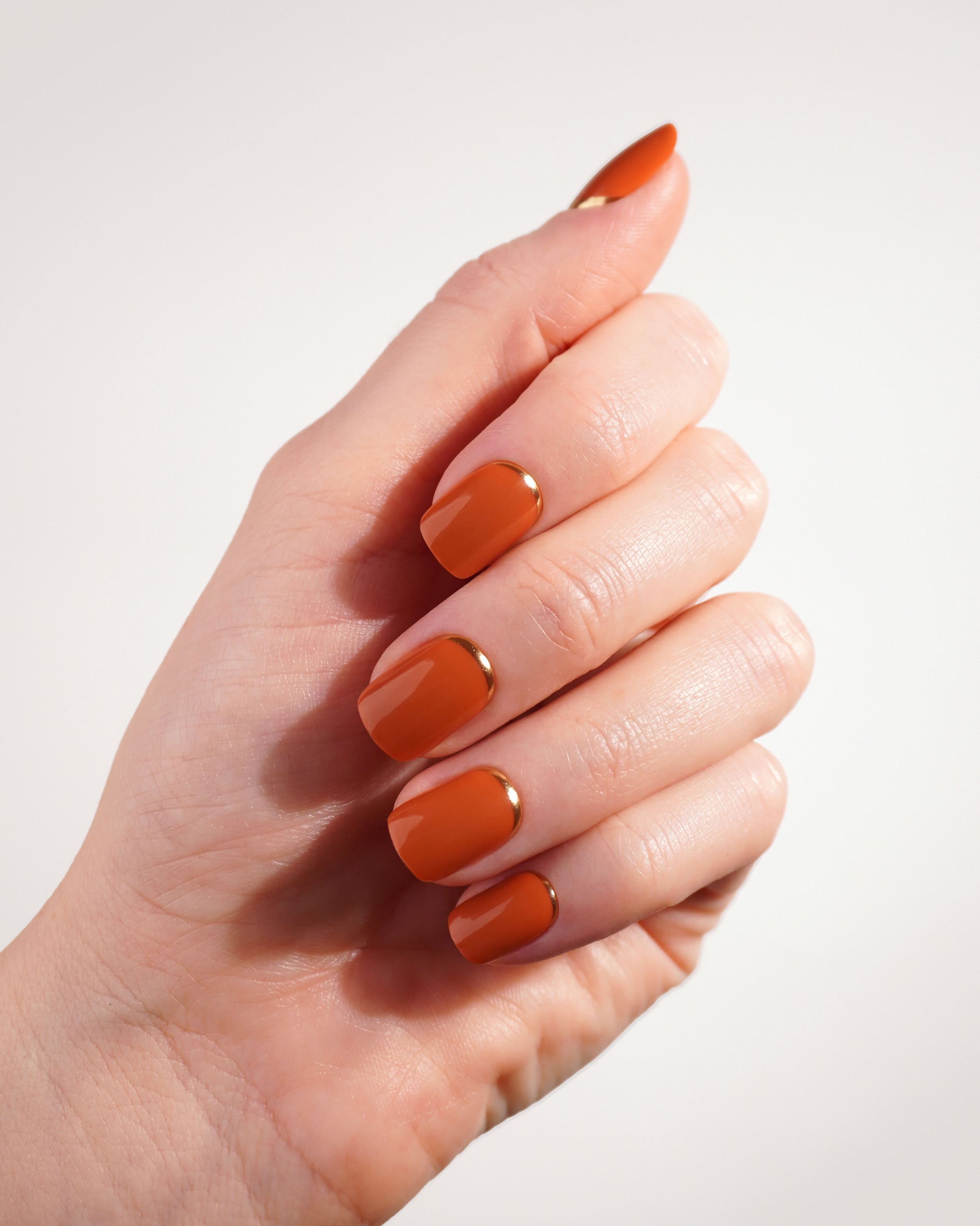doonails-cinnamon-extra-short-square-soft-gel-press-ons-orange-braun-mit-goldlin image 2