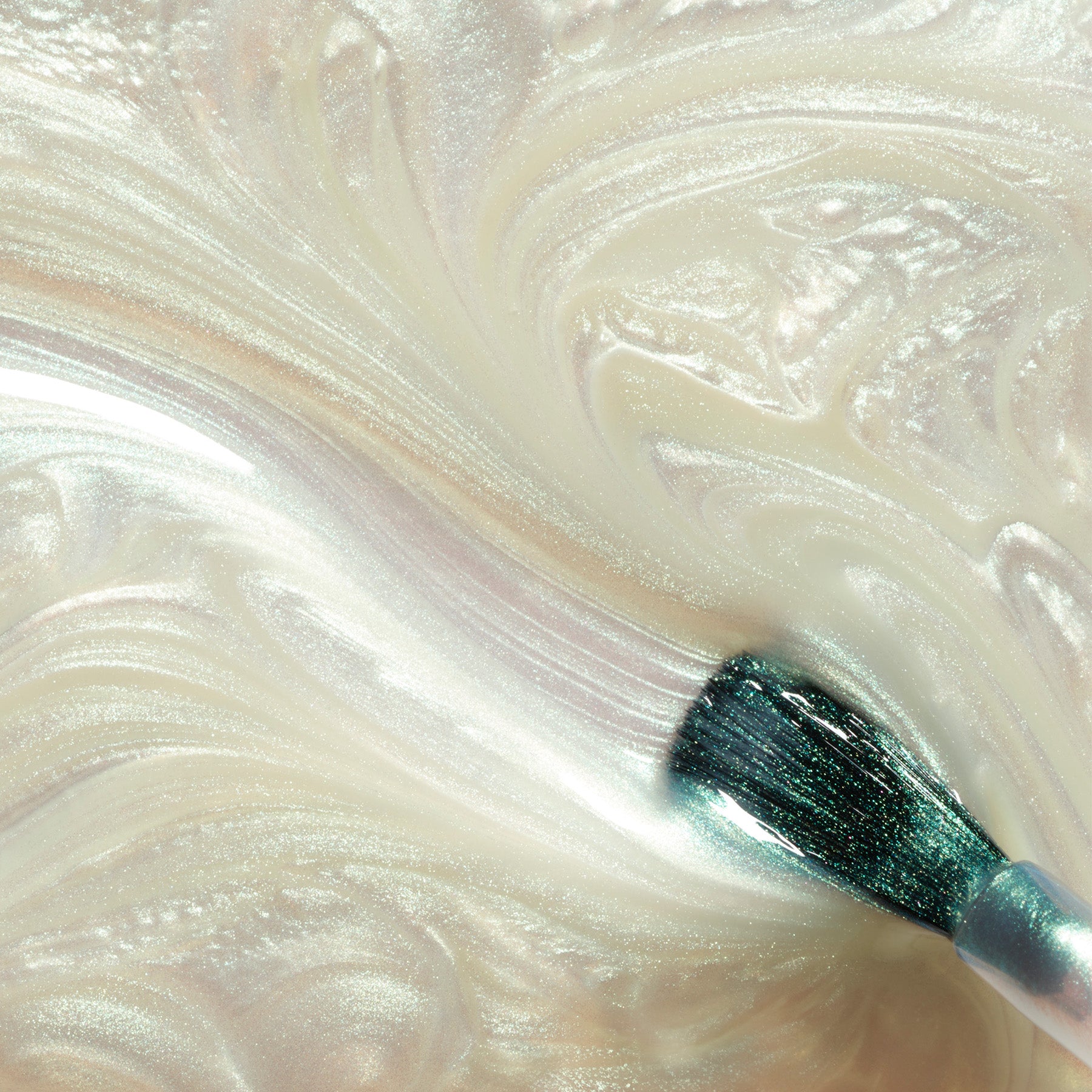 manucurist-green-nagellack-fairy-holographisches-perlmutt-wei image 6