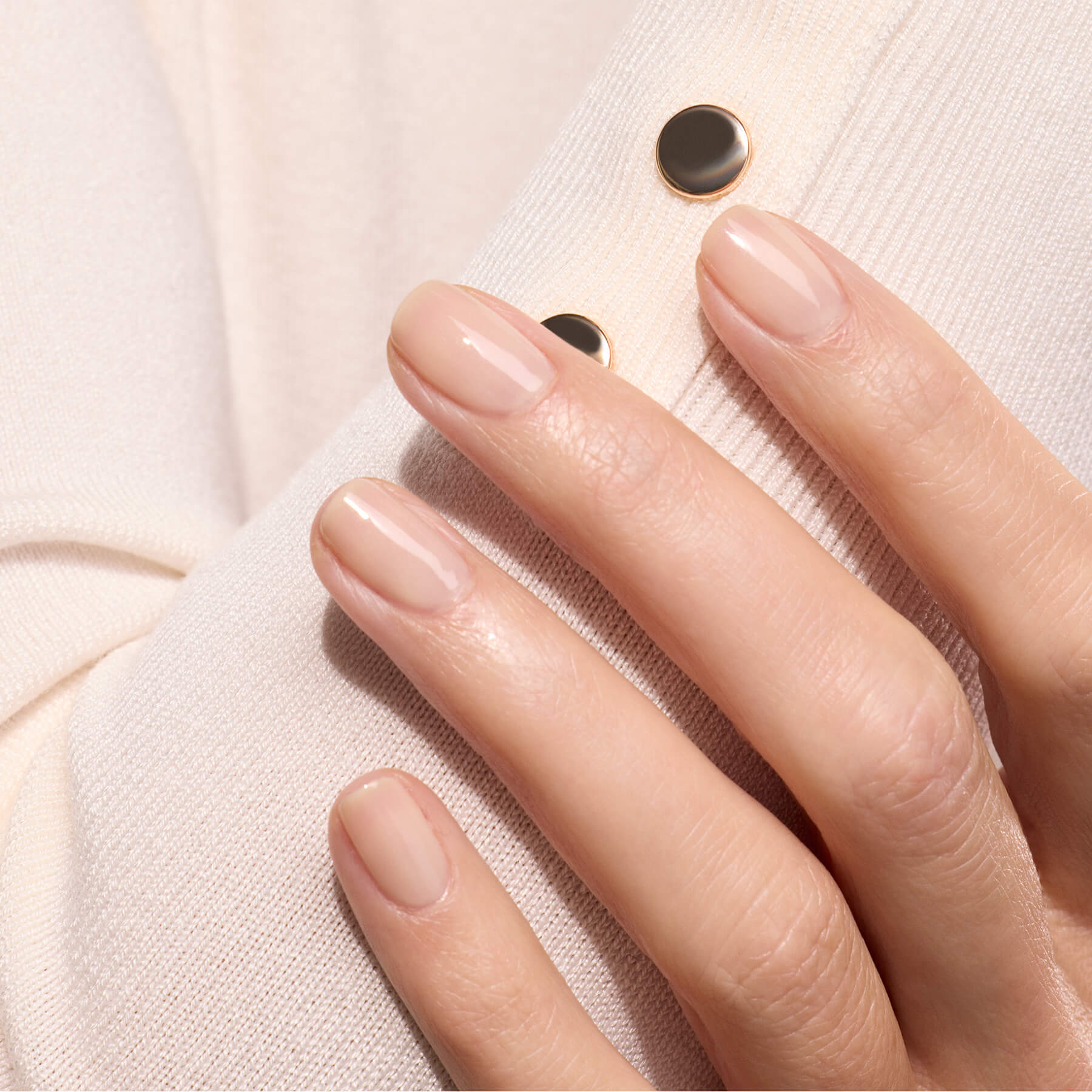manucurist-green-beige-nude-nagellack-transparent-charmant image 2