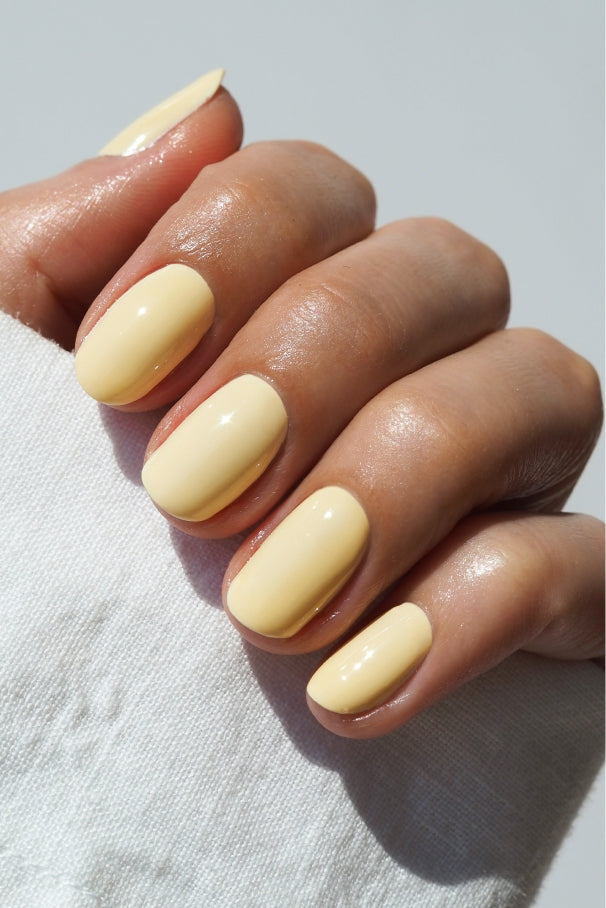 gitti-no-032-plant-based-nagellack-sanftes-butter-wei-gelb image 3