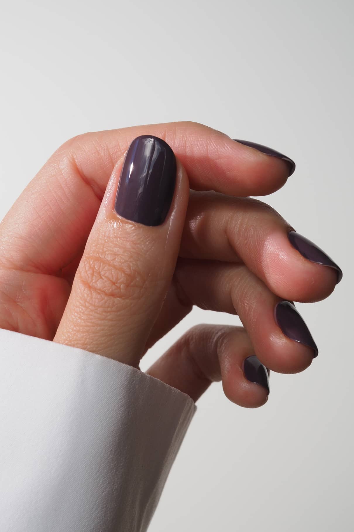 gitti-plant-based-nagellack-no-012-tiefes-dunkles-lila image 4
