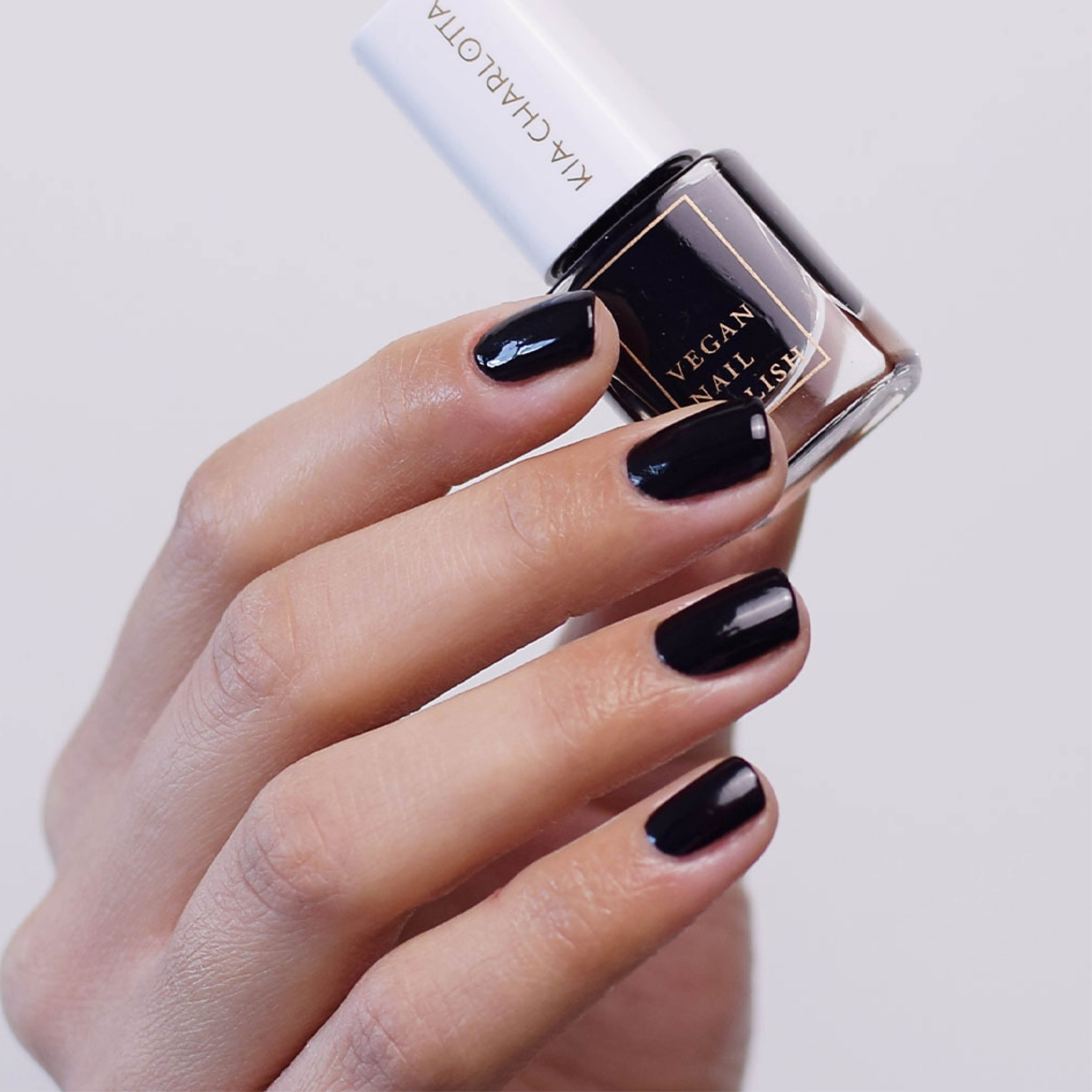 kia-charlotta-nagellack-a-brave-soul-schwarz image 2