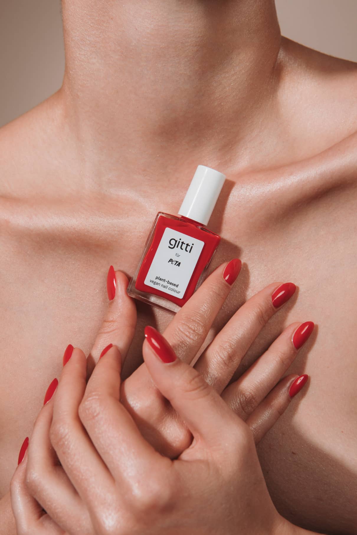 gitti-x-peta-nagellack-leuchtendes-warmes-rot-mit-orange image 4