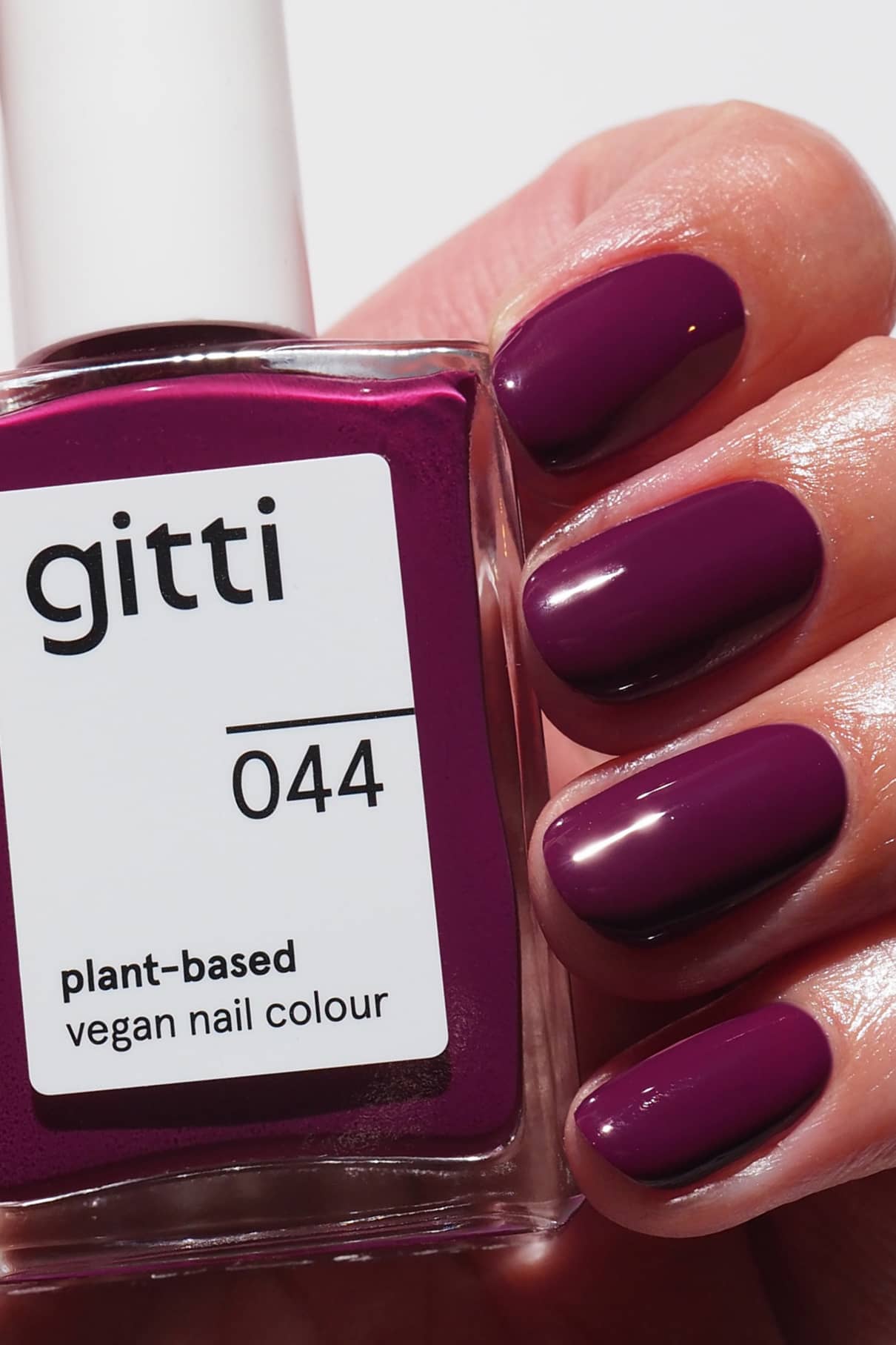gitti-no-044-plant-based-nagellack-berry-lila image 2