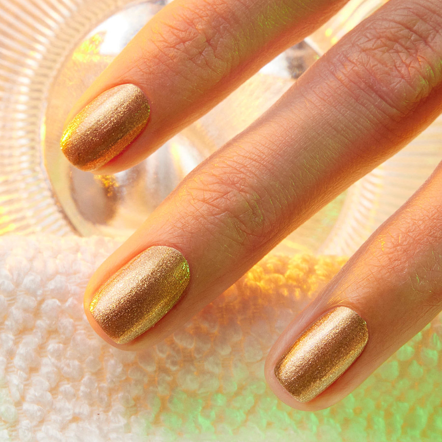 manucurist-green-flash-shimmer-nagellack-gold-bronze-mit-k-hlen-untert-nen image 2