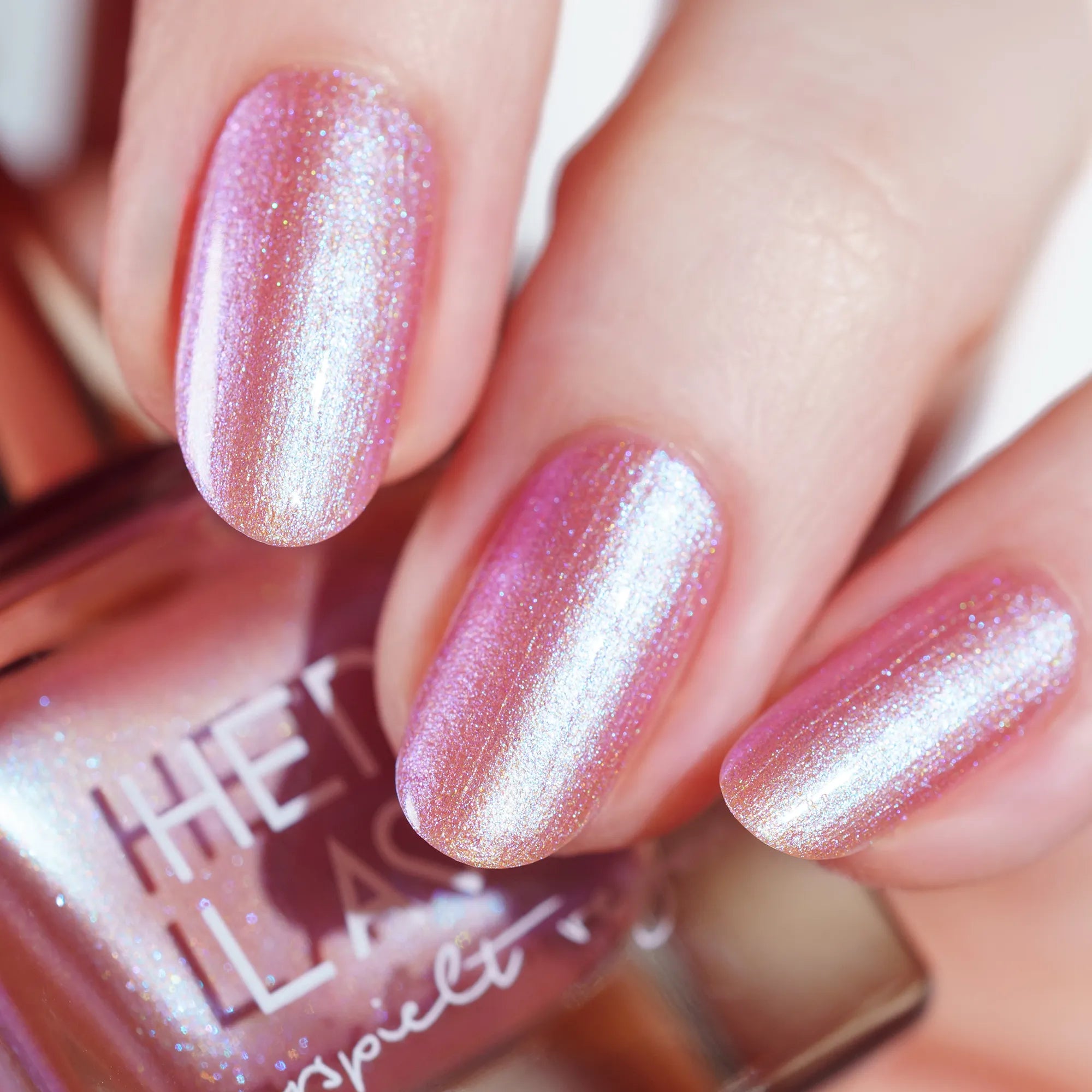 herzlack-eisprinzessin-rosa-nagellack-mit-blauem-duochrome-schimmer-11-ml image 2