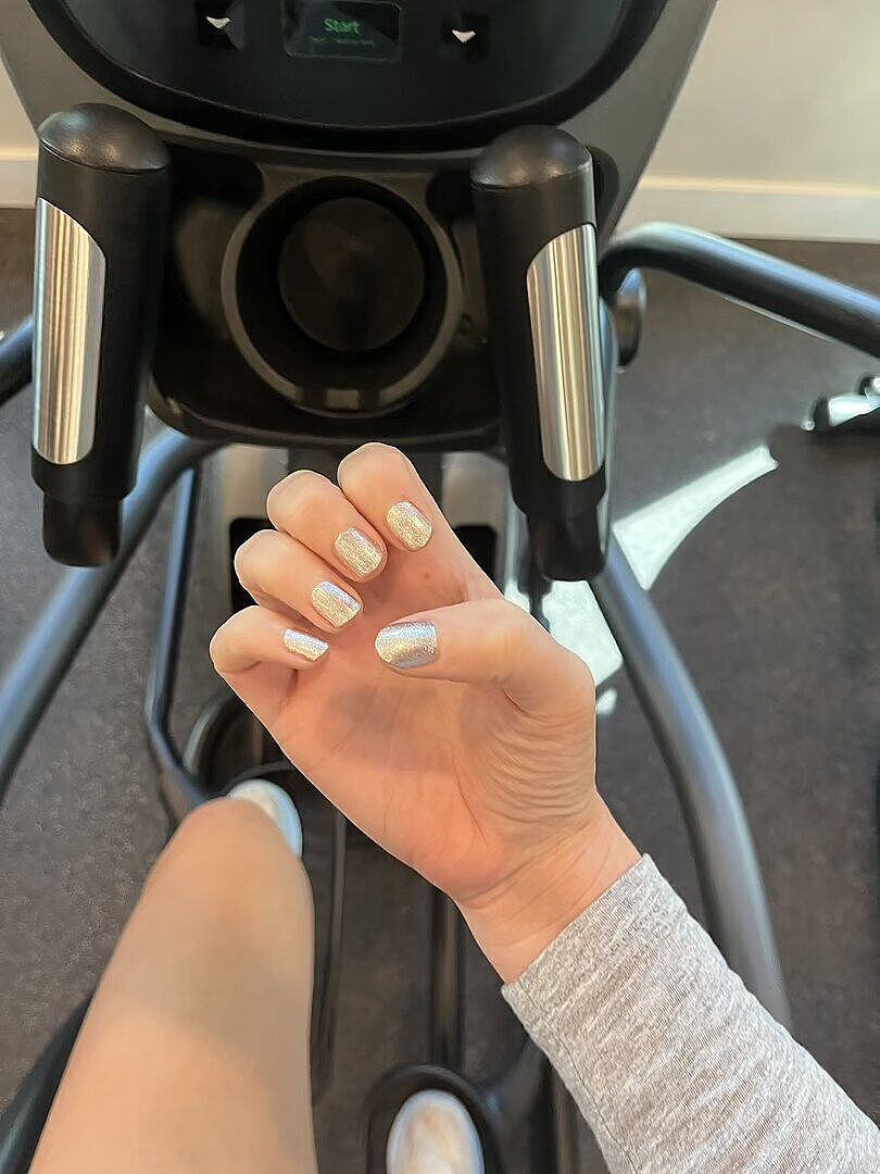 Dezenter Glamour für ältere Hände