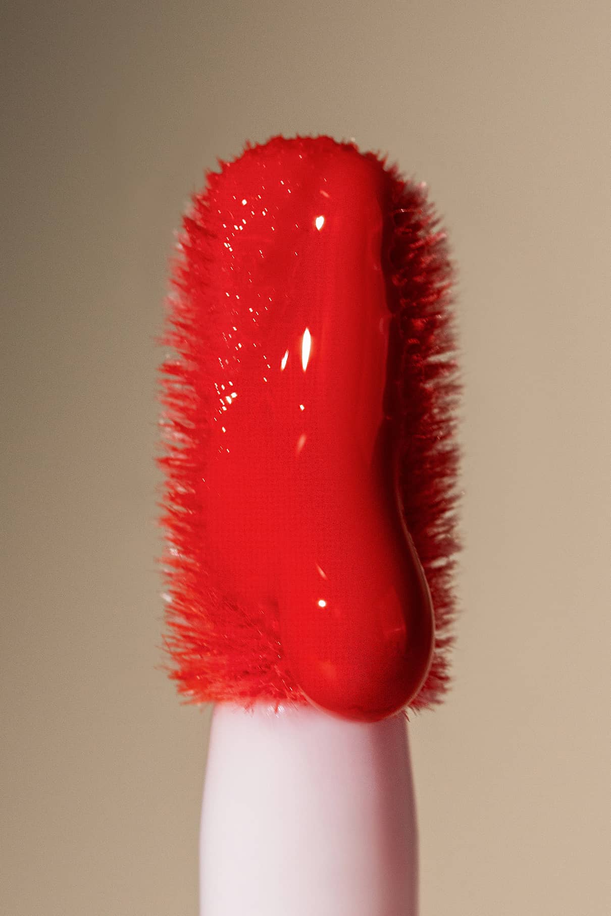 gitti-lip-glaze-no-02-lippen-l-gloss-hybrid-leuchtendes-rot image 5