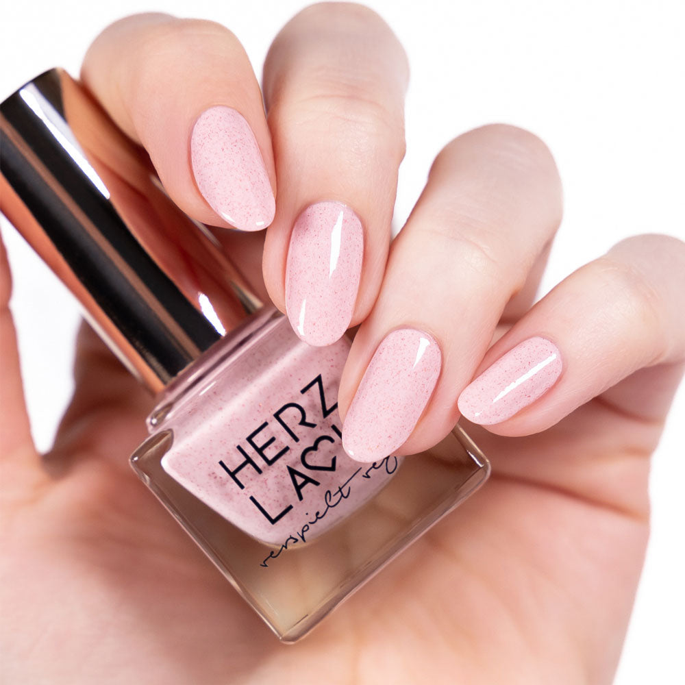 herzlack-erdbeershake-veganer-nagellack-rosa-schimmer-11ml-s-e-liebe image 2