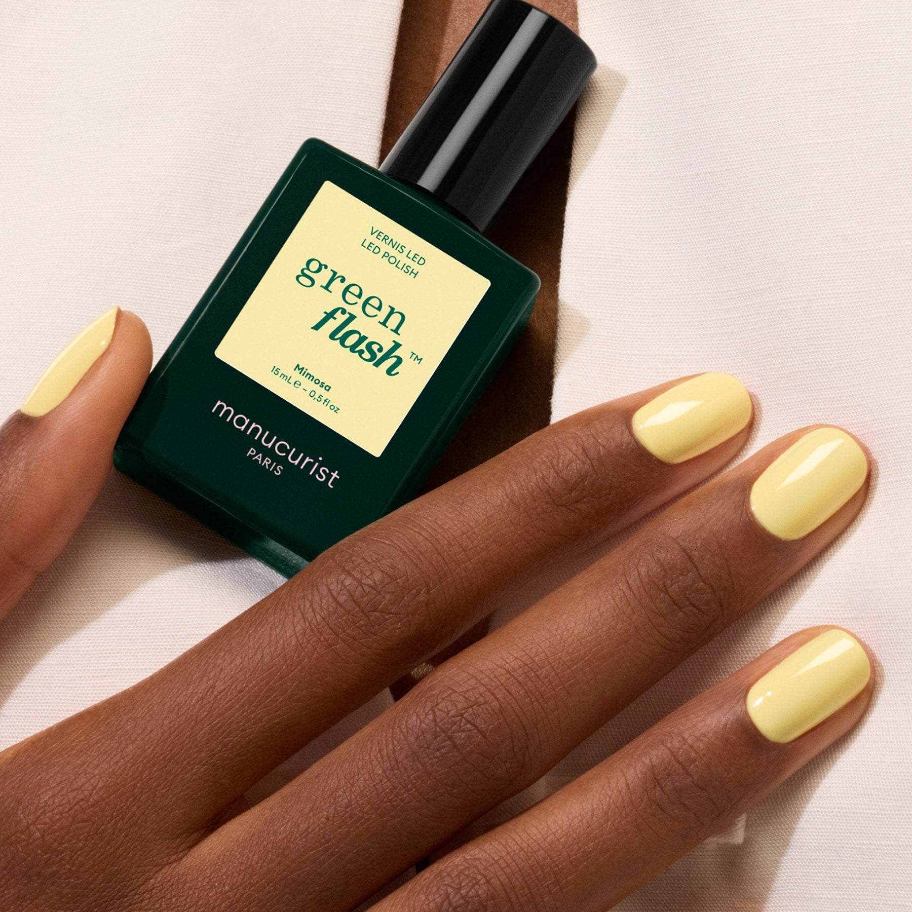 manucurist-green-flash-mimosa-semi-permanenter-nagellack-pastellgelb image 5