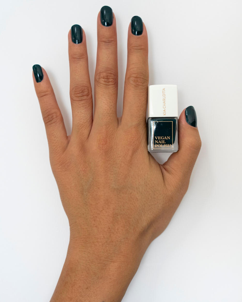 kia-charlotta-nagellack-victorian-tiefes-british-racing-green image 3