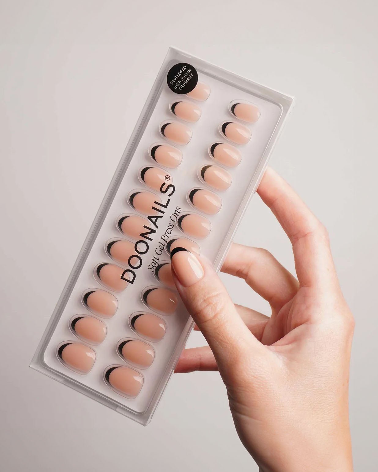 doonails-black-french-short-round-soft-gel-press-ons-schwarz-french image 4