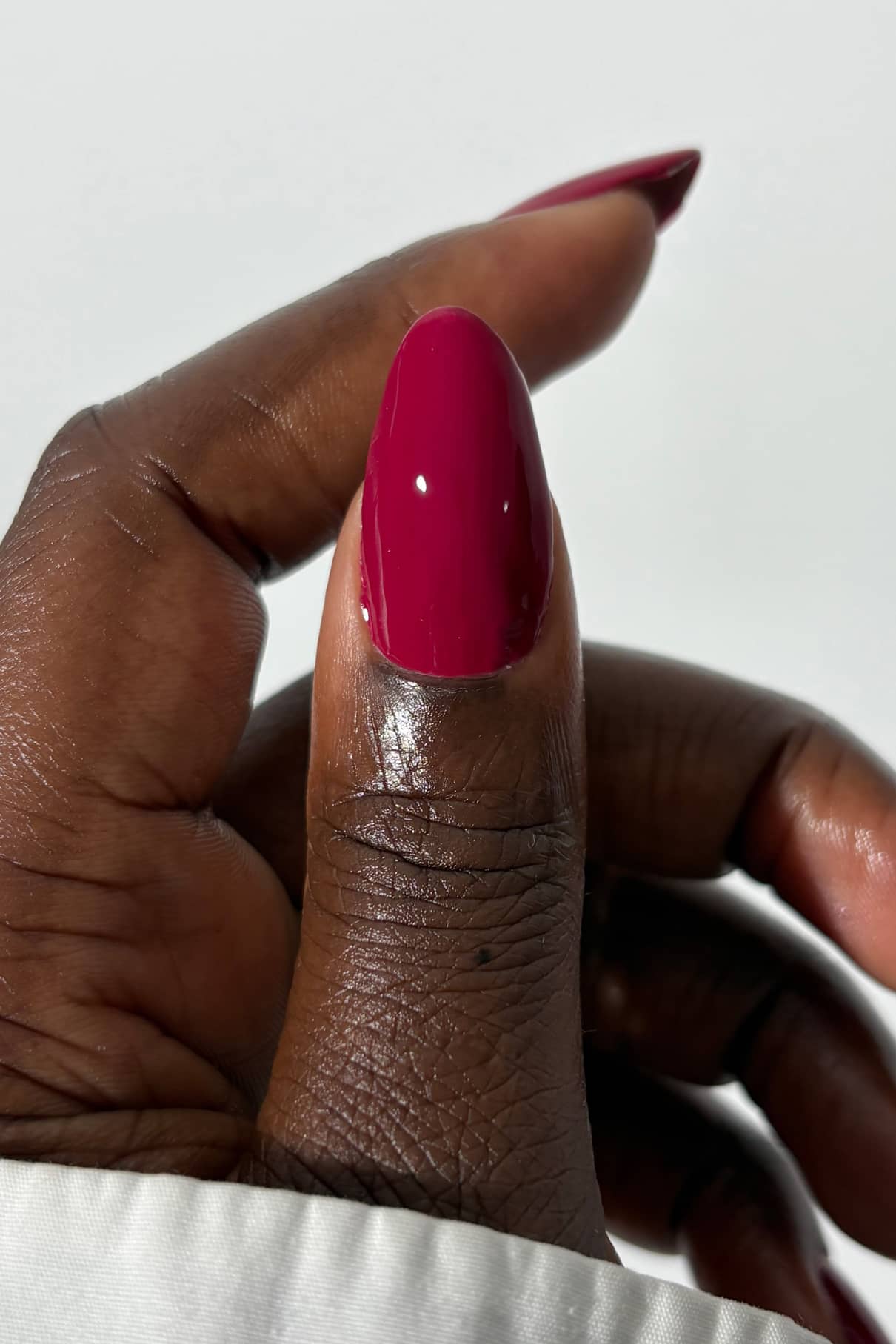 gitti-no-039-plant-based-nagellack-tiefes-rot-beerenton image 3