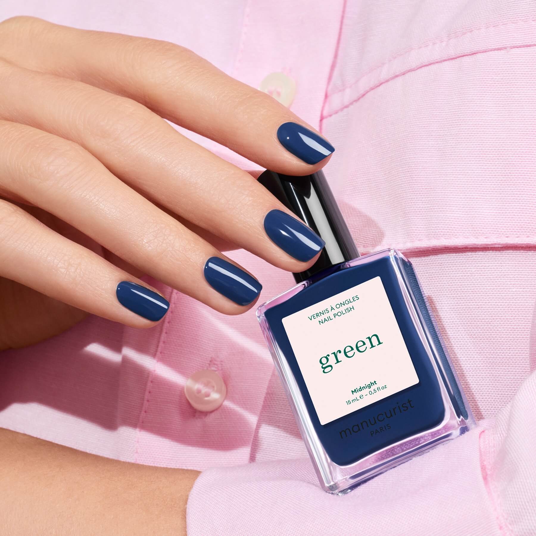 manucurist-midnight-green-nagellack-dunkelblau image 3